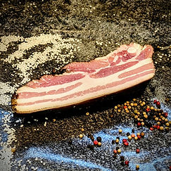 Schwarzgeräuchertes vom Bauch – frisch vom Metzger